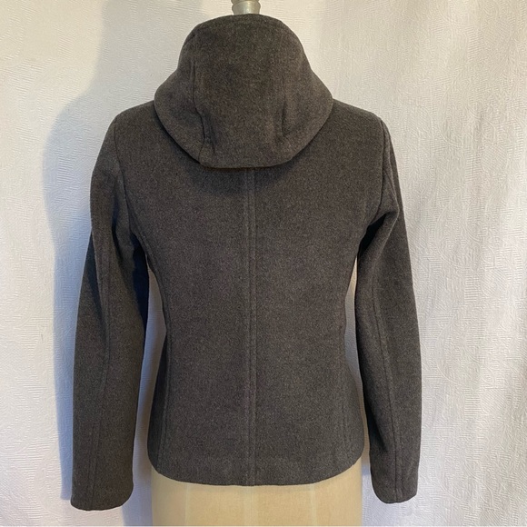 Burberry grey virgin wool hooded toggle jacket. - Picture 3 of 10